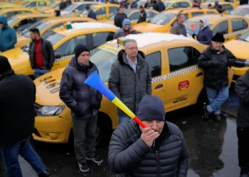 Romanian Taxi Drivers Protest Against Ridesharing, Demand Fair Regulations